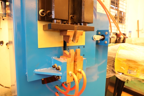 welding machine for round angle steel.jpg